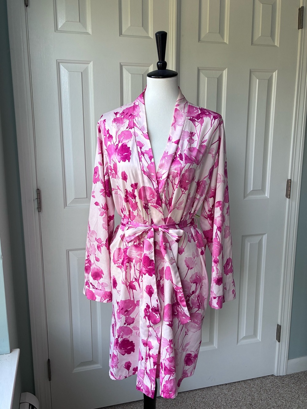 Victoria's Secret Pink Hue Floral Satin Robe Size Large L/G with Tie GUC